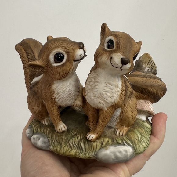 Homco Masterpiece Porcelain 1990 Sweetheart Chipmunks Figurine 4" Tall EUC - Picture 1 of 11